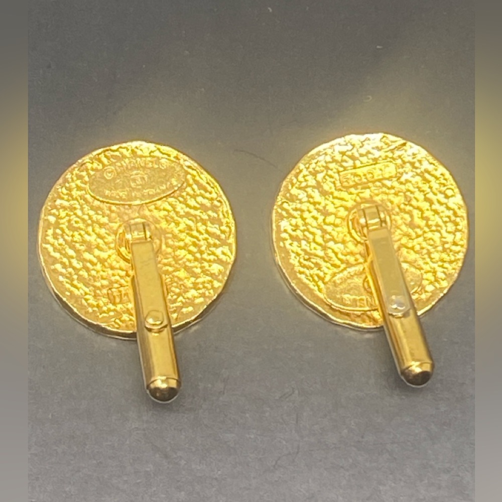 Chanel Vintage 80s Gold Tone Cufflinks - Picture 4 of 14